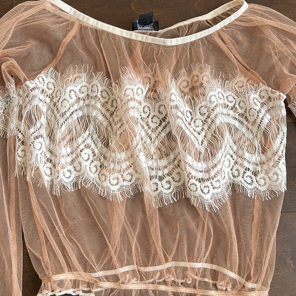 Homage From Los Angeles Women’s Blouse Mesh Sheet Lace Bell Sleeve Sz S ST2825 - Picture 2 of 3